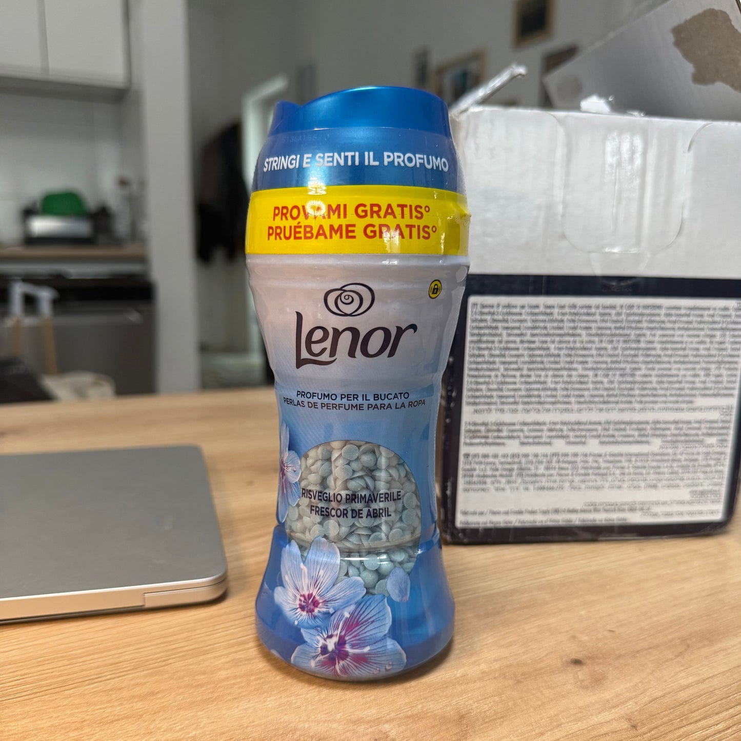 Perfumowane perełki zapachowe do prania Lenor